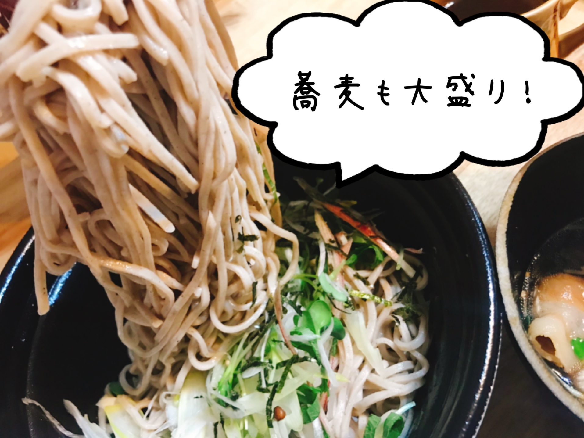 ウーバーイーツ　肉盛りつけそば