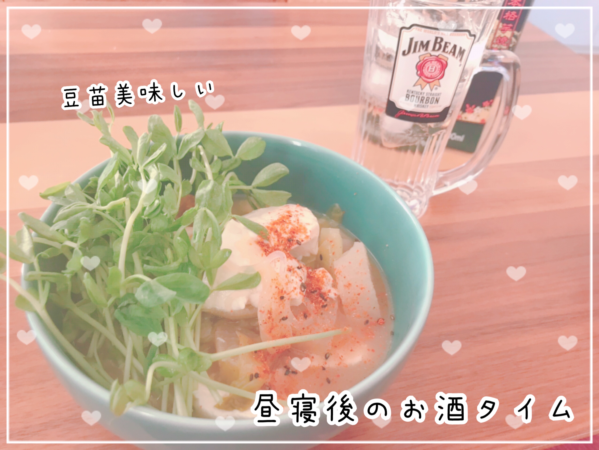 大きい器に豚足煮込みをよそってきた