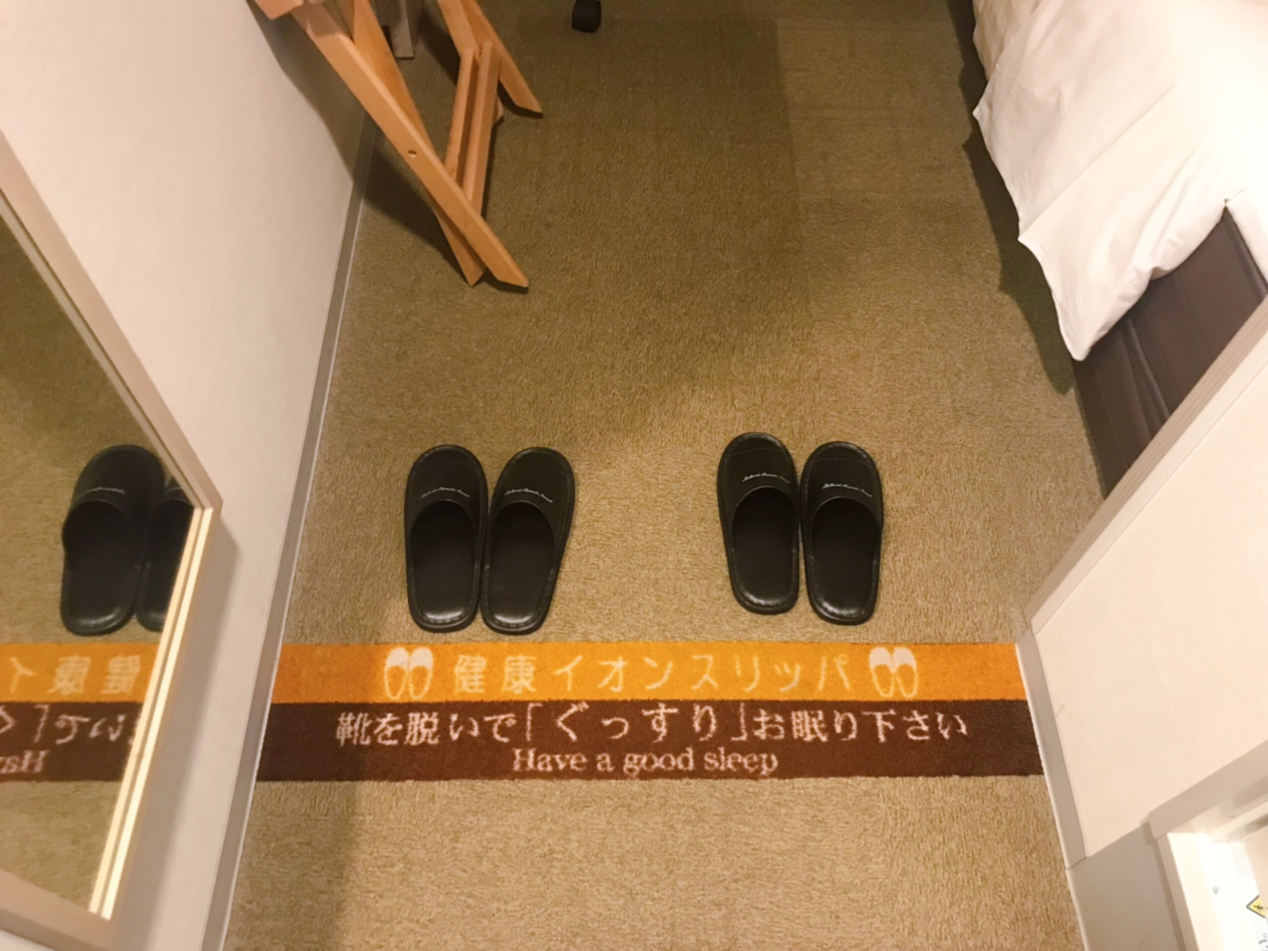 スーパーホテル千葉駅前 玄関との境目